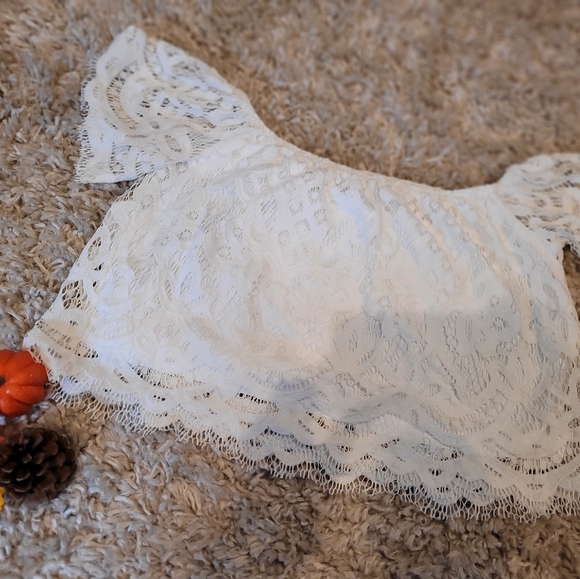 Express Lace Crop Top - Picture 2 of 4